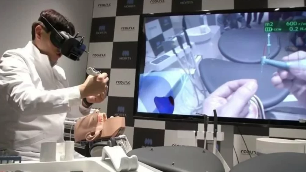 Simulators for training are now not only for pilots, a virtual clinic for dentists - how it works in a virtual space where a dental clinic is simulated